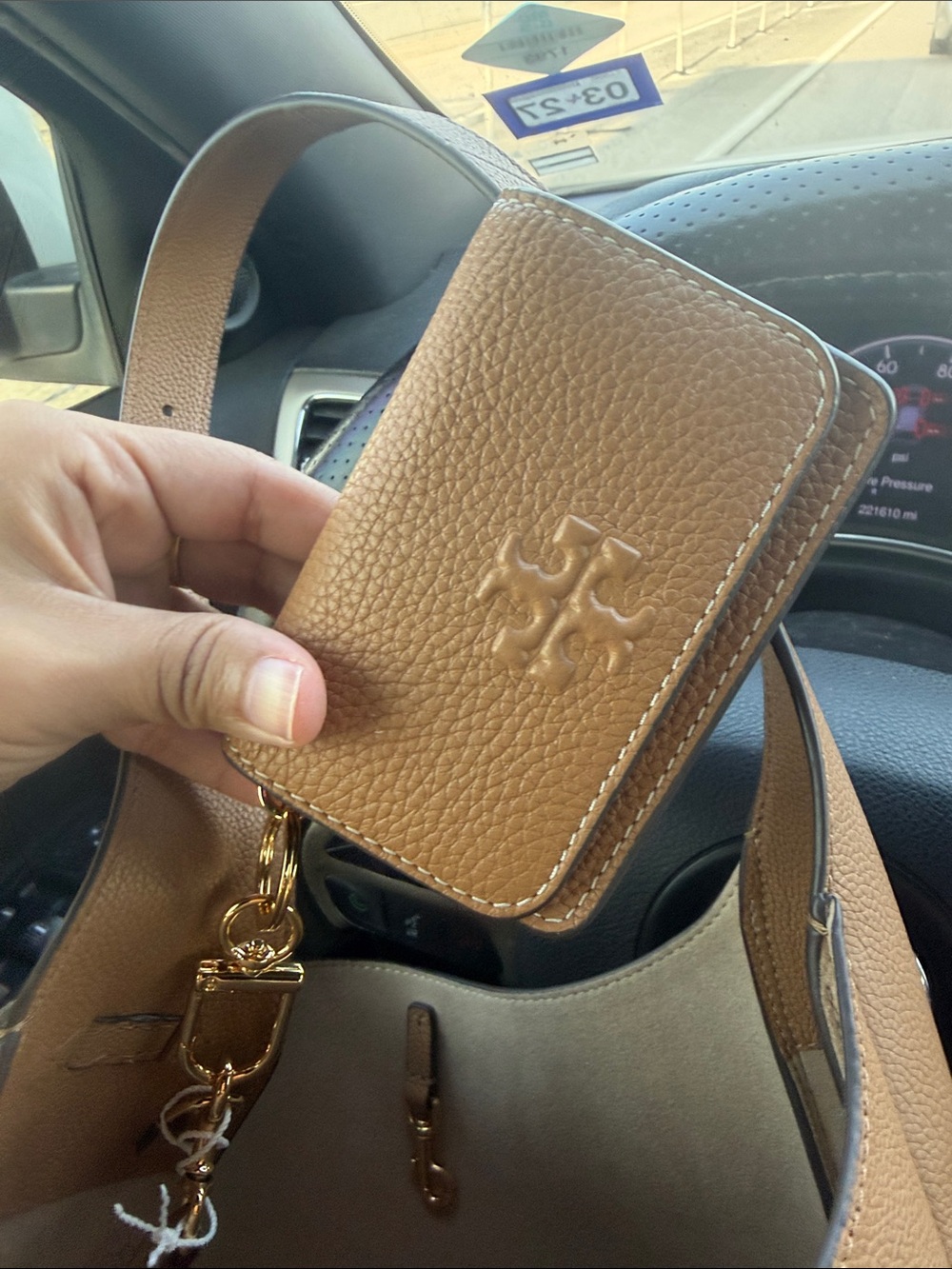 Tory Burch Beige Pebbled Leather Shoulder Bag - Picture 2 of 7
